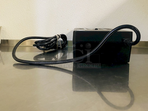 AWESOME! Tripp Lite INTERNET550U
550VA 300W Standby UPS - 10 NEMA 5-15R Outlets, 120V, 50/60 Hz, USB, 5-15P Plug, Desktop/Wall Mount.

Condition: Great - Image 3 of 6