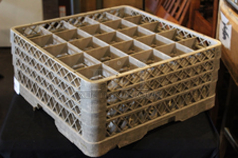 Vollrath TR6BBB Traex® Full-Size Beige 25-Compartment 7 7/8" Glass Rack.
19 3/4"L x 19 3/4"W x 8 3/4"