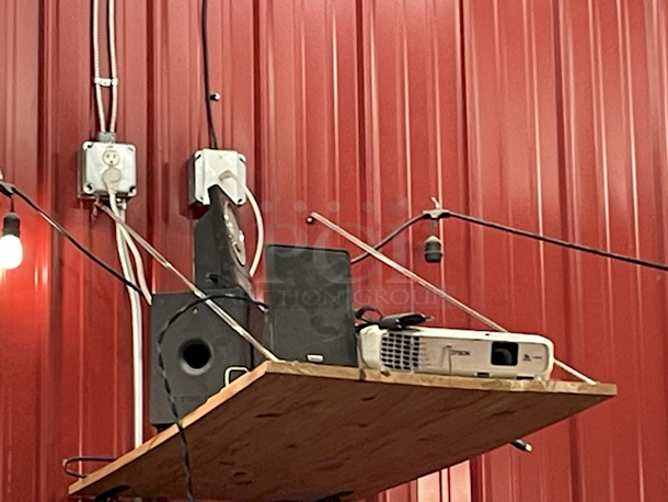 AMAZING! Large Projector System and Screen. - Image 3 of 4