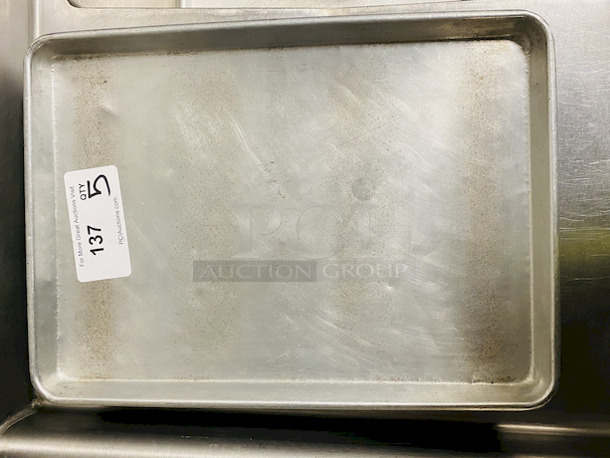 LIKE NEW!! 10/10 Condition 18x13 Sheet Pans.
18x13x1
6x Your Bid