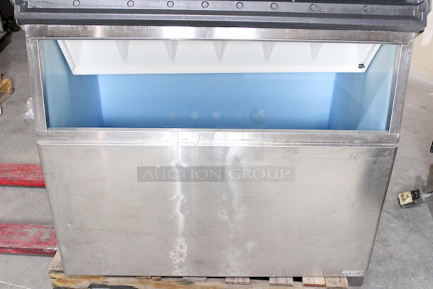 NICE! Manitowoc QY1805W3 1800lbs Ice Machine, Water Cooled & Follett SG1350S Bin. 

In Working Order but, Missing The Pump and Water Carton.

48x31x69-1/2 - Image 5 of 8