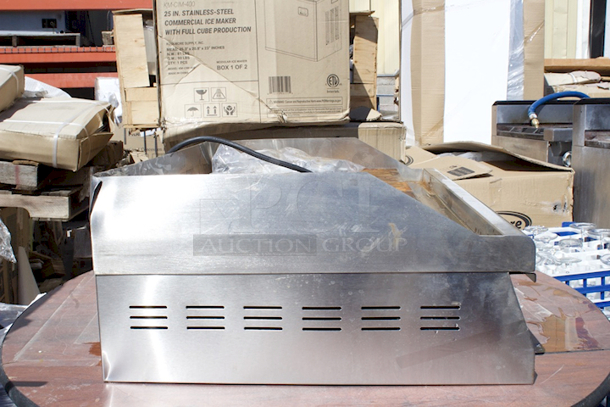 BRAND NEW SCRATCH AND DENT! 
Avantco EG30N 30" Electric Countertop Griddle - 208/240V, 3375W-4500W. Dent and Surface Rust From Rain. IN WORKING ORDER!  - Image 7 of 7