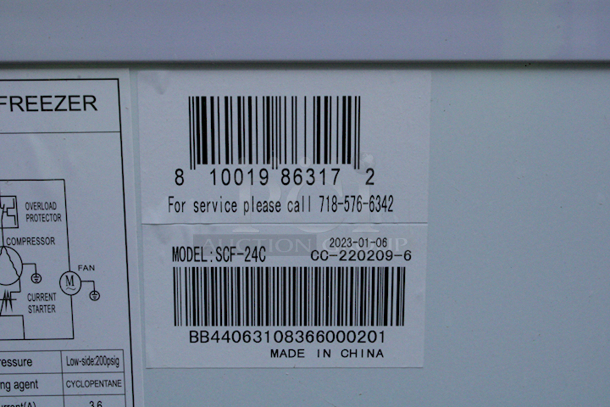 BRAND NEW SCRATCH & DENT! Koolmore SCF-24C 77" Commercial Chest Freezer 24 Cu Ft. Missing Cord. Could Not Test.  - Image 6 of 8