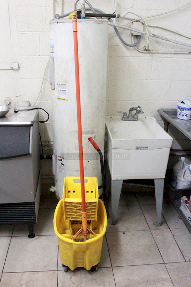 Mop & Bucket - Image 2 of 6
