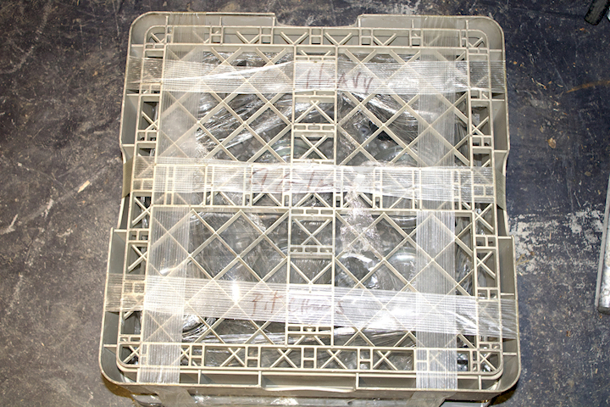 HUGE LOT! 2 Flatware Racks Full Of 15 Heavy Duty Glass Pitchers. 2x Your Bid - Image 3 of 3