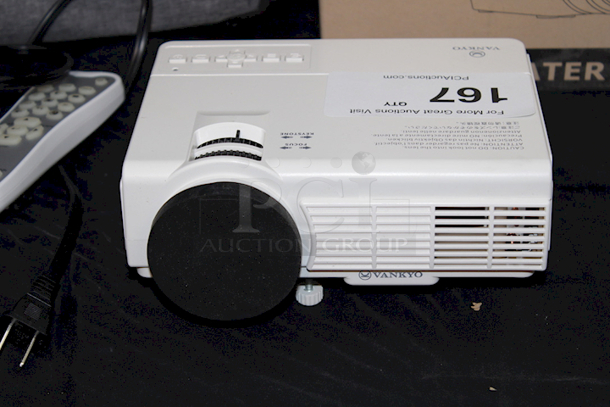 COMPACT & PORTABLE VANKYO Q5 Leisure 3 LED Portable Projector 200'' Display, Built-In Speakers Full HD 1080P Resolution. Compatible with Smart Phone, TV Stick, PS4, HDMI, VGA, TF, AV and USB VOLTAGE: AC100~240V 50/60Hz. (White) Includes Cords, Case an Remoted - Image 2 of 9