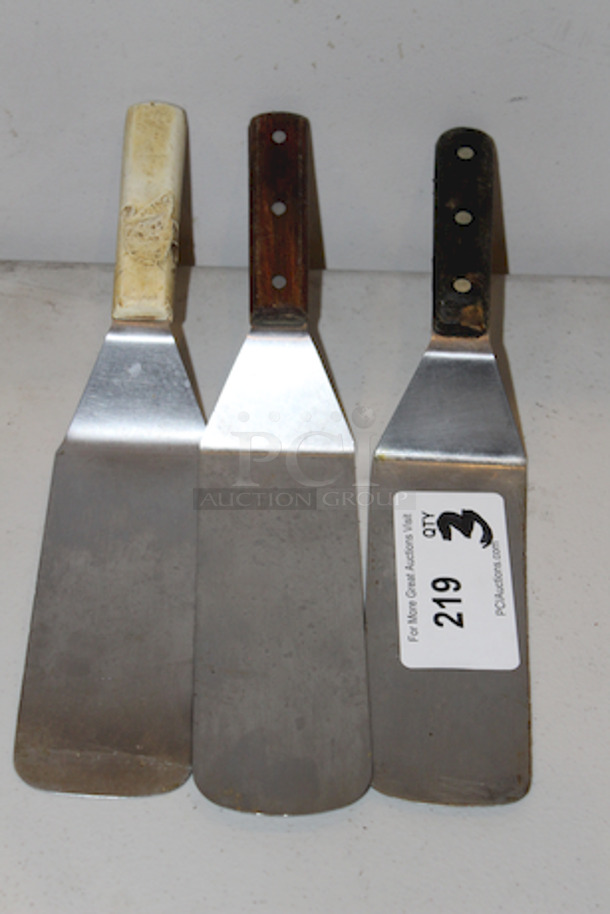 Hamburger Turner, Solid With Rounded Edge
2-3/4x14
3x Your Bid
 - Image 4 of 4