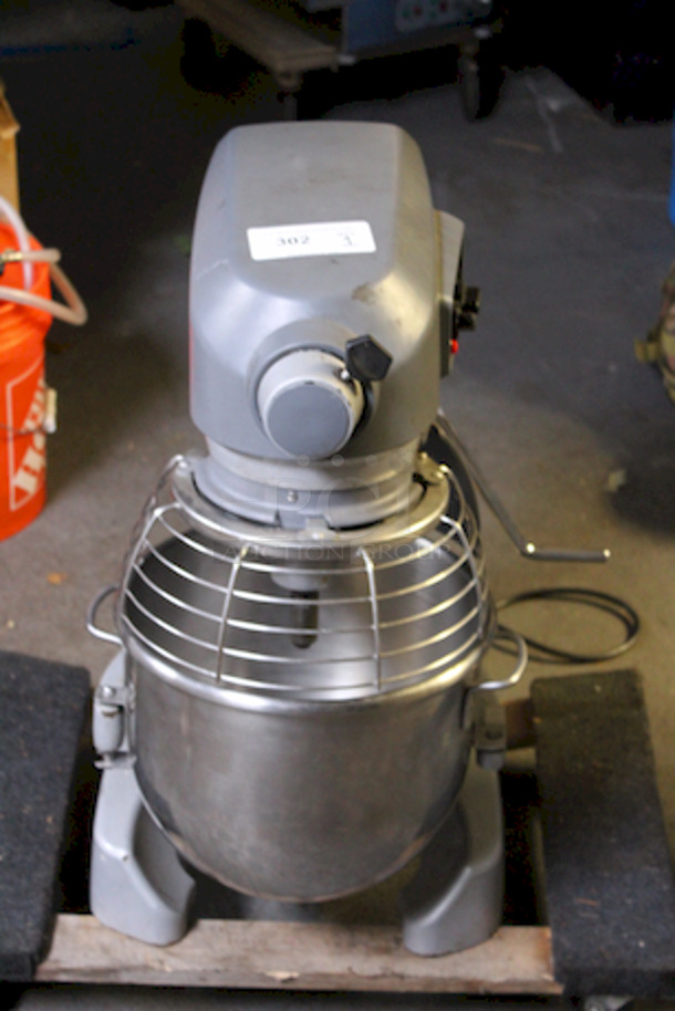 Hobart Legacy H20 20qt Mixer, 120 Volt. Includes (2) Attachments.  19 1/8x23 1/2x29.
Turns on But Doesn't Switch Gears. 