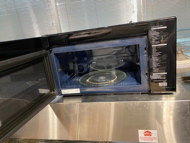 Brand New Samsung Scratch & Dent Microwave  - Image 3 of 6