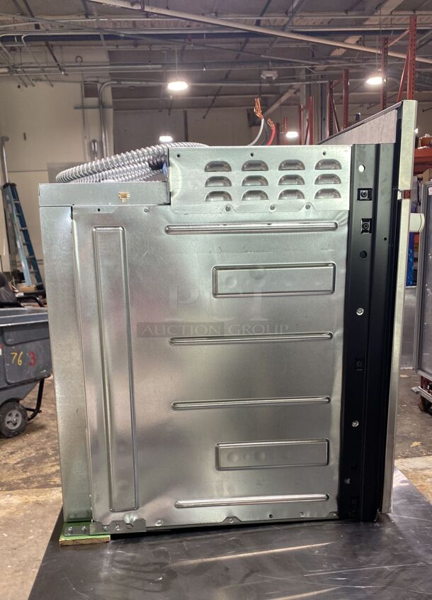 Brand New Scratch & Dent 30 Inch Single Convection Electric Wall Oven with 4.6 cu. ft. Capacity, European Convection, EcoClean, Temperature Conversion, 11 Cooking Modes, and Star-K
 - Image 4 of 5