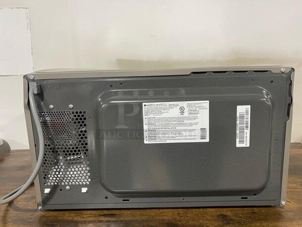 Brands New Scratch & Dent LG LG 1.5 cu. ft. NeoChef Countertop Microwave with Smart inverter and EasyClean
 - Image 6 of 6