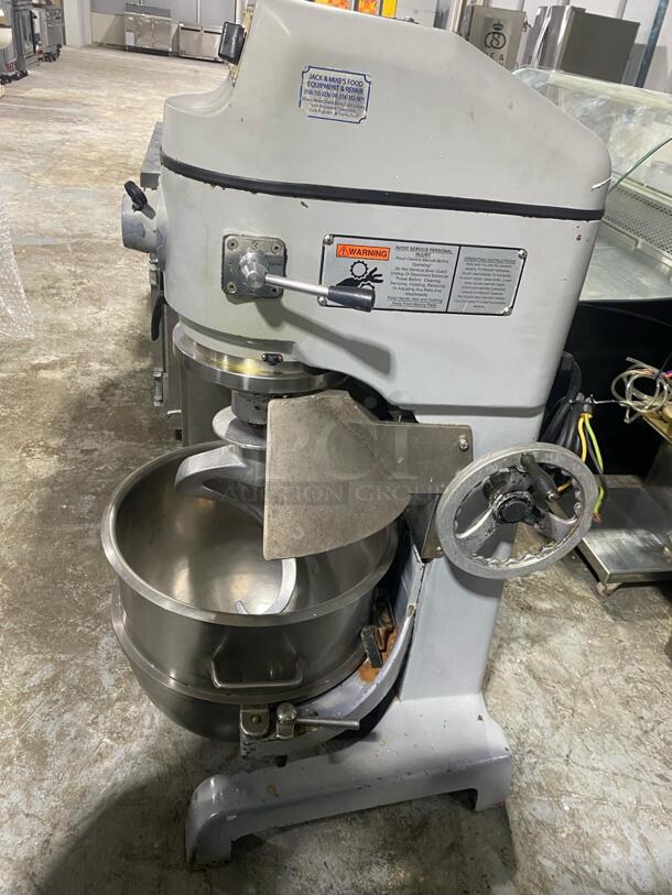 Globe SP60 60 Qt. Planetary Floor Mixer with Guard Tested and working

 - Image 2 of 5