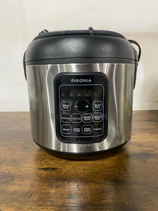 Insignia 6QT pressure cooker 