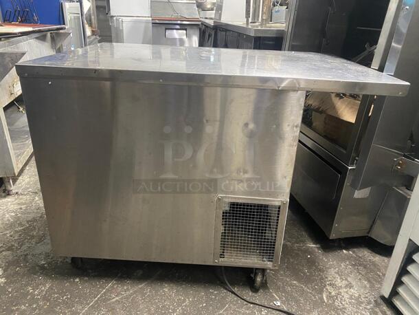 Single Door Stainless Steel Commercial Refrigerator  - Image 5 of 6