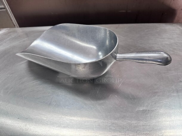 Clean! Winco AS-85 85 oz Aluminum Scoop NSF - Image 3 of 7