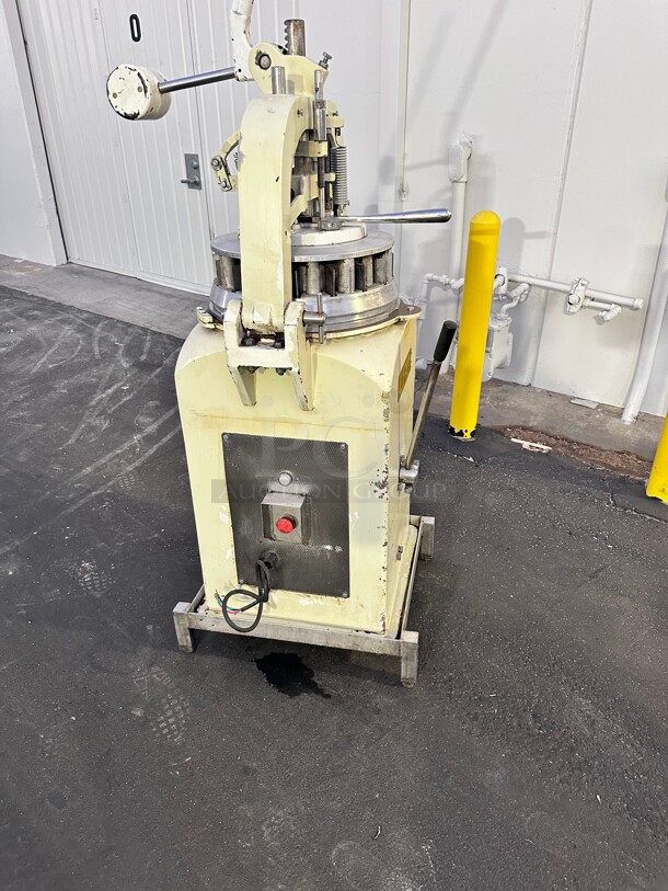ABS SM-1136 Divider Rounder 36 Part, Used Excellent Condition 229 Volt 3 Phase Tested and Working - Image 1 of 9