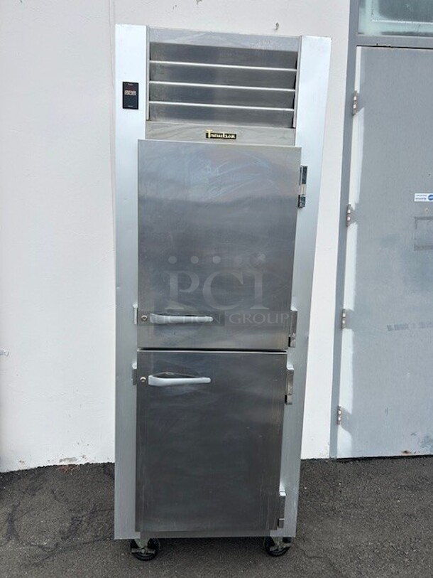 Late Model Traulsen G12000 Half Door Reach In Freezer - Right Hinged Doors 115 Volt Working - Image 4 of 10