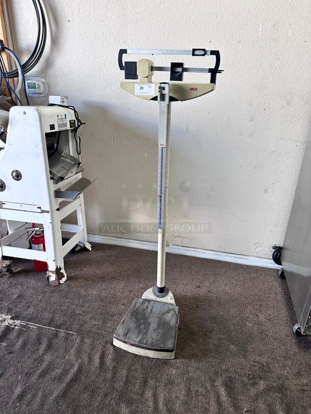  Seca 700 Physicians Scale Mechanical w/ Height Rod - Image 4 of 8