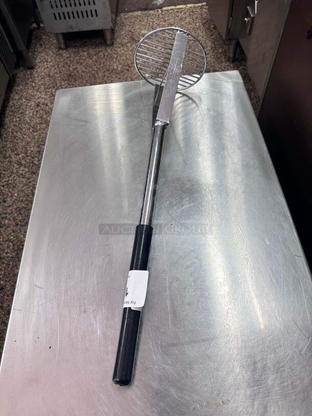 Tablecraft 24 inch Stainless Steel Round-Faced Potato/Bean Masher NSF  - Image 5 of 5