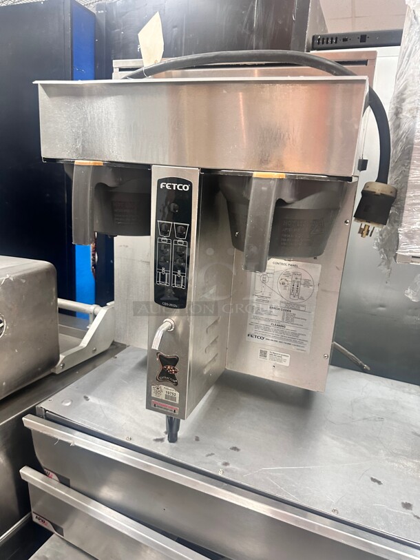Fetco CBS-2032e Twin Automatic Coffee Brewer 208/240V, 4600-6100 W Tested and Working! - Image 6 of 7