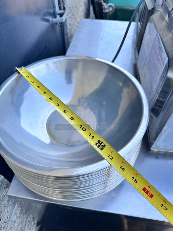 Clean 13x13 Inch Stainless Steel Salad Bowls - Image 4 of 6