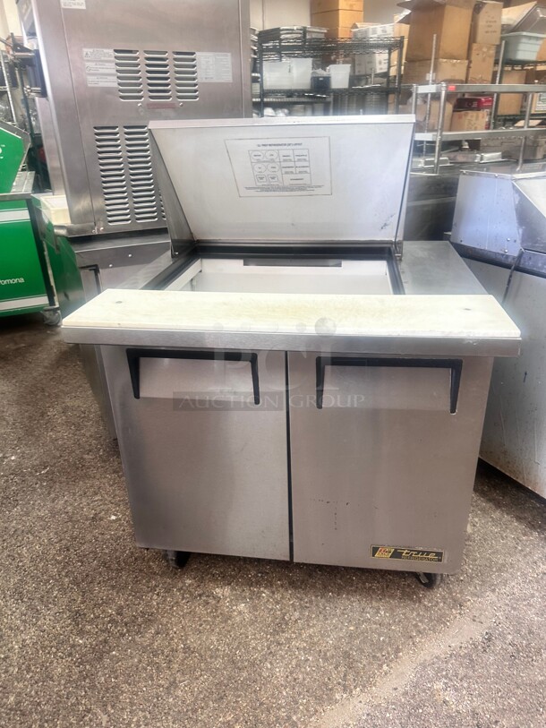 Excellent Condition True TSSU-36-12M-B 36  2 Door Mega Top Refrigerated Sandwich Prep Table 115 Volt Tested and Working - Image 5 of 5