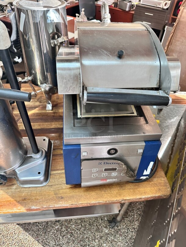Electrolux Professional HSG Single Commercial Panini Press w/ Aluminum & Glass Grooved & Smooth Plates, 208v/1ph Tested and Working! - Image 3 of 4