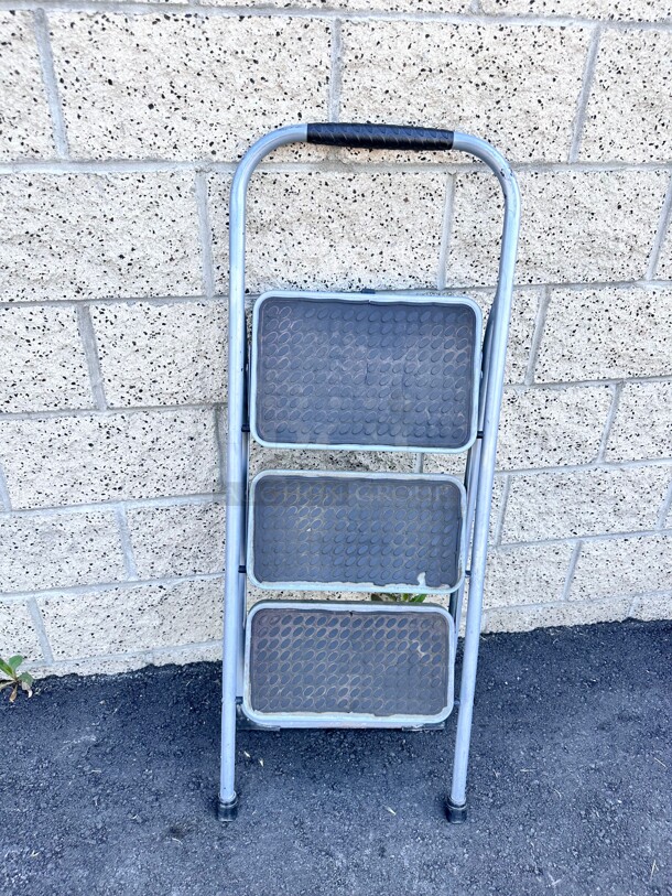 Step Ladder - Image 2 of 3