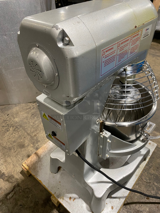 Omcan Commercial Countertop 20Qt Planetary Mixer! With Stainless Steel Bowl And Bowl Guard! With Whisk, Dough Hook, And 2 Paddle Attachments! Model: SP200A SN: 1310202639 110V 60HZ 1 Phase - Image 4 of 10