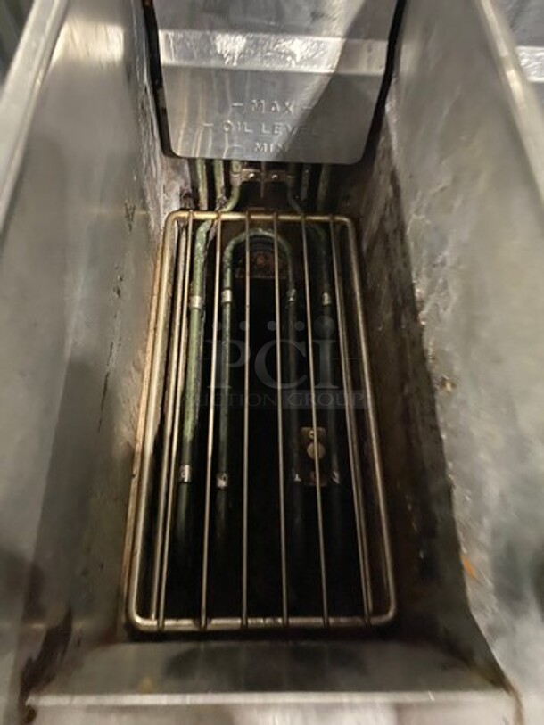 Pitco Commercial Electric Powered Split Bay Deep Fat Fryer! All Stainless Steel! On Legs! Model: SE14T SN: E10CD008548 208V 60HZ 3 Phase - Image 6 of 9