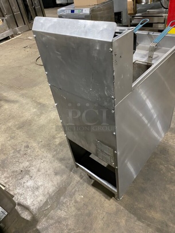 American Range Commercial Natural Gas Powered Deep Fat Fryer! With Backsplash! All Stainless Steel! On Legs! Model: AF50HE SN: 211020FO144 - Image 4 of 7