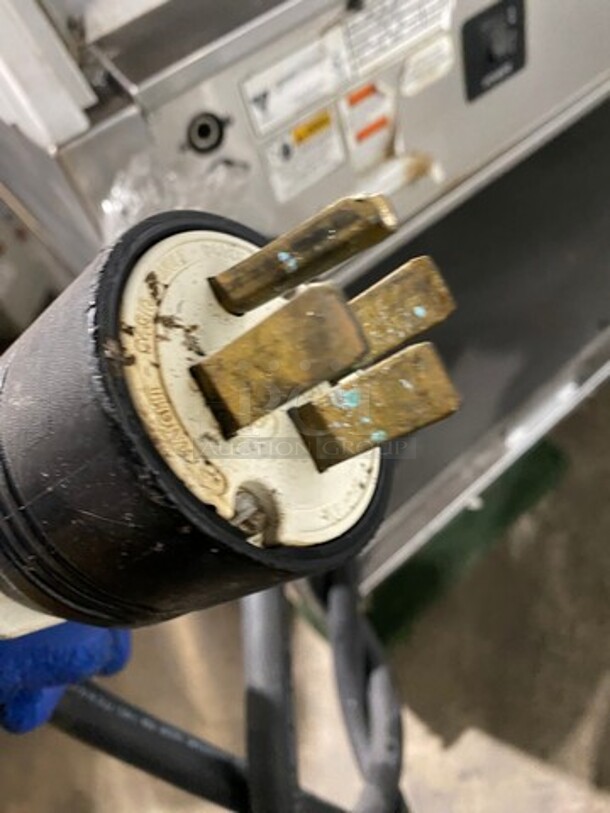 Henny Penny Commercial Countertop Electric Powered Heated Food Display Case Merchandiser! With Rear Access Sliding Doors! Stainless Steel Body! Model: HMR106 SN: HA0610047 120/208V 60HZ 1 Phase - Image 10 of 10