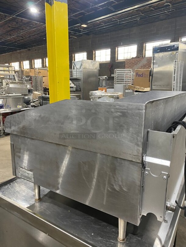 Lang Commercial Countertop Natural Gas Powered Mirror Shine Polish Top Flat Top Griddle! With Back And Side Splashes! All Stainless Steel! On Small Legs! MODEL 248SCNATSH - Image 4 of 8
