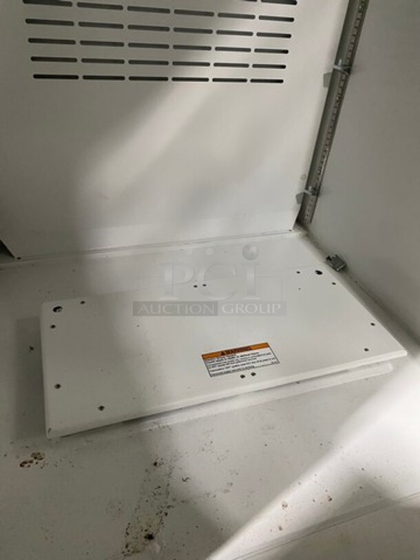 Carrier Commercial Single Door Reach In Refrigerator Merchandiser! With View Through Door! With Poly Coated Racks! Model: MC750 SN: 3807X11276 120V 60HZ 1 Phase - Image 7 of 9