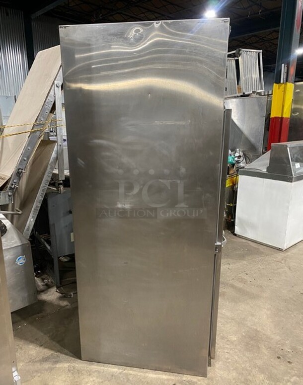 Traulsen Commercial Single Door Reach In Cooler! All Stainless Steel! On Legs! MODEL RHT132WREFHS SN: T239710I98 115V 1PH - Image 3 of 9