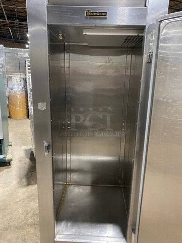 Traulsen Commercial Single Door Reach In Cooler! All Stainless Steel! On Legs! Model: RHT132WUT SN: T92797D05 115V 60HZ 1 Phase - Image 4 of 7