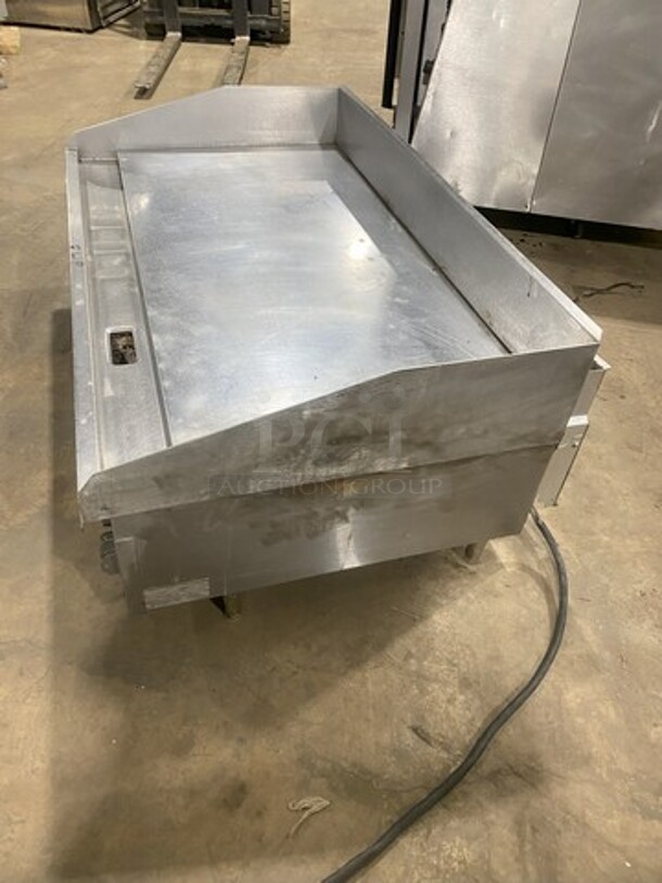 Awesome! Lang Commercial Countertop Natural Gas Powered Mirror Shine Polish Top Flat Top Griddle! With Back And Side Splashes! All Stainless Steel! On Small Legs! MODEL 2448SCNATSH - Image 2 of 10