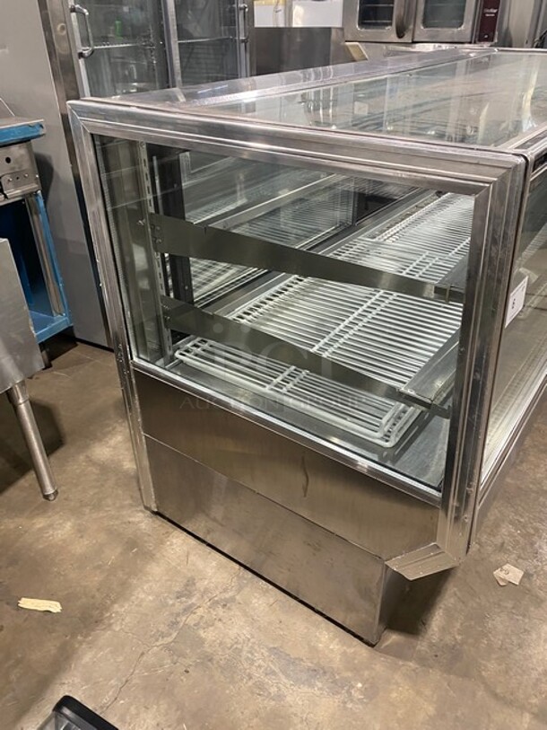 COOL! Leader Commercial Refrigerated Bakery Display Case Merchandiser! With Straight Front Glass! With Sliding Rear Access Doors! With Poly Coated Racks! Stainless Steel Body! Model: CBK77 SN: PZ03M1003 115V 60HZ 1 Phase - Image 2 of 7