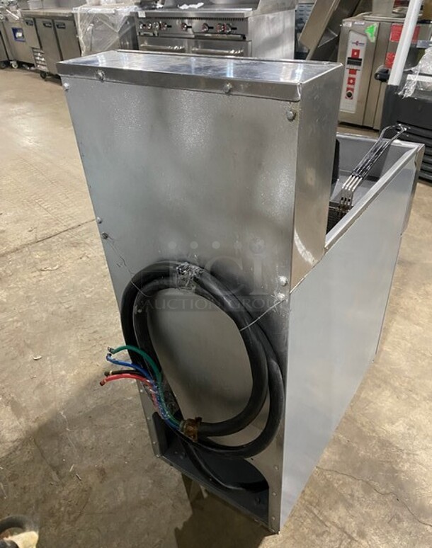 USR Cookline Stainless Steel Commercial Floor Style Deep Fat Fryer w/ 2 Metal Fry Baskets on Legs! - Image 4 of 7