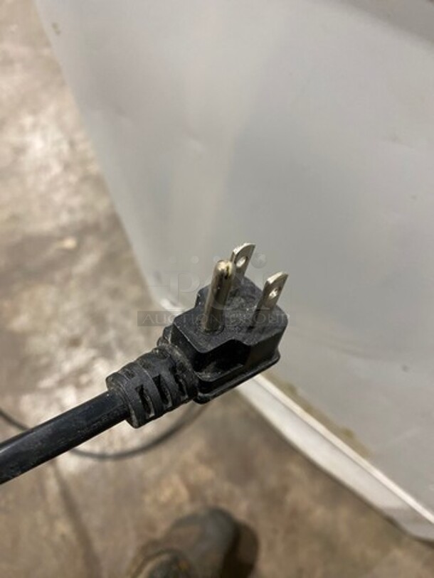 Commercial Reach Down Chest Freezer/ Cooler! With Hinged Top Lid! Model: CFCE09SW SN: 1D60190058 115V 60HZ 1 Phase - Image 8 of 8