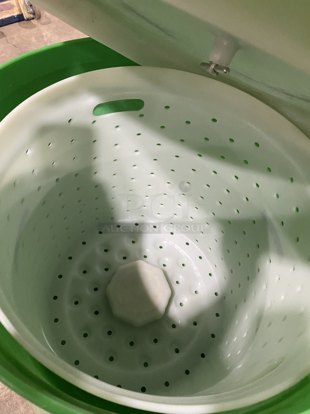 Electrolux VP3 20 Gal Salad and Vegetable Spin Dryer Machine 220V!  - Image 3 of 6
