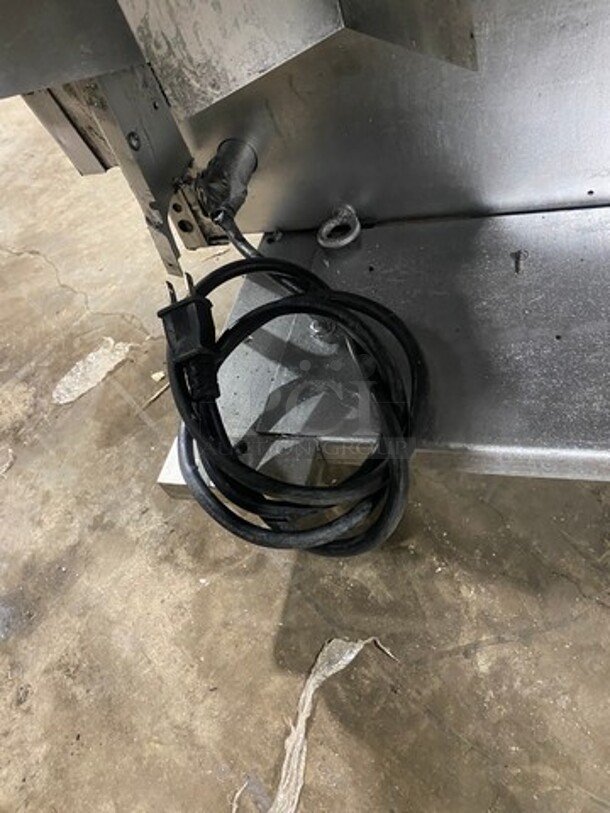 Lang Commercial Countertop Natural Gas Powered Mirror Shine Flat Top Griddle! With Thermostatic Controls! Built In Hood! With Back And Side Splashes! All Stainless Steel! On Legs! SELECTRONIC SERIES! - Image 10 of 10