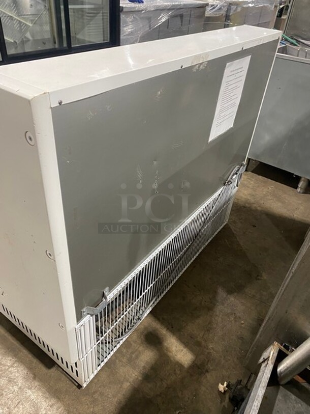 Turbo Air Commercial Refrigerated Grab-N-Go Open Case Merchandiser! With View Through Sides! MODEL TOM50SW SN: TMS50199024 120V 1PH  - Image 4 of 7