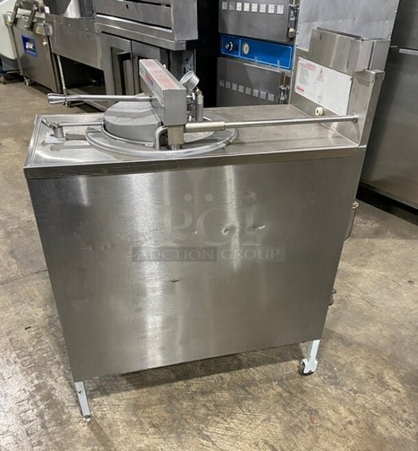 WOW! Broaster Natural Gas Powered Heavy Duty Commercial Pressure Fryer! Smart Touch Screen! On Casters!  MODEL 1800GH - Image 2 of 9