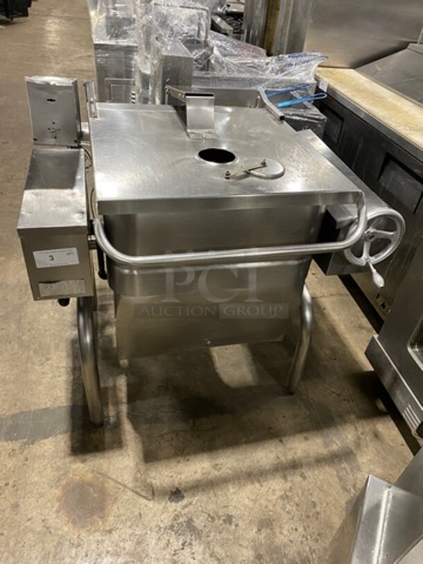 Groen Commercial Natural Gas Powered Tilt Skillet/Braising Pan! All Stainless Steel! On Legs! WORKING WHEN REMOVED!
