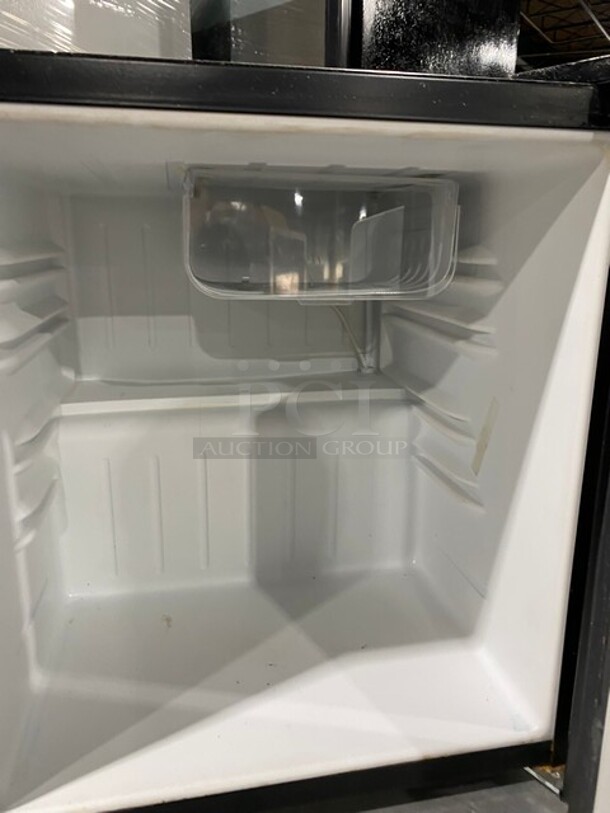 Ever Chill Home Mini Cooler! MODEL BC46 SN: 1102000173 115V  - Image 8 of 9