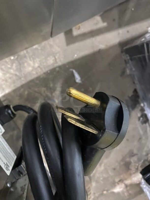 LATE MODEL! 2016 Turbo Chef Commercial Countertop Rapid Cook Oven! On Small Legs! Model: NGO SN: NGOD27641 208/240V 60HZ 1 Phase - Image 8 of 8