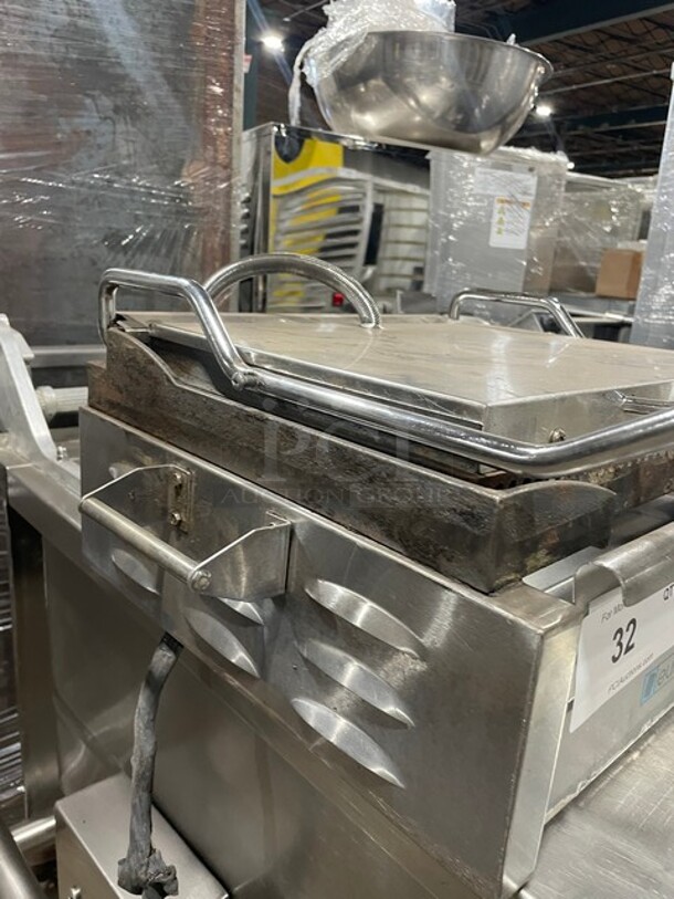 Eurodib Commercial Countertop Panini/Sandwich Press! With Ribbed Press! All Stainless Steel! 120V! Model: SFE02345-120! - Image 3 of 8