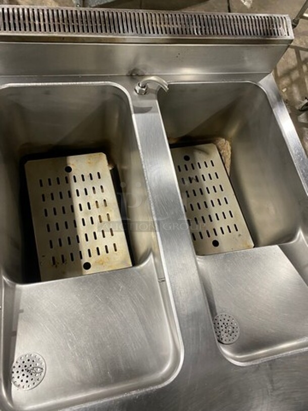 2012 Axis Commercial Natural Gas Powered 2 Bay Pasta Cooker! All Stainless Steel! On Casters! Model: AXDPG SN: GMF059 - Image 6 of 10