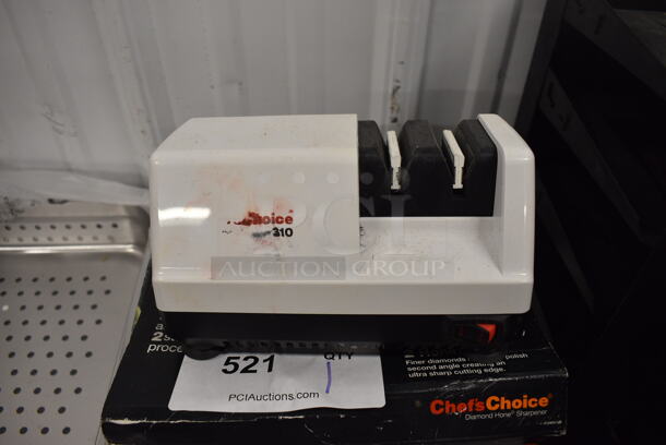 IN ORIGINAL BOX! Chef's Choice Countertop Knife Sharpener. 7x4x4. Tested and Working!